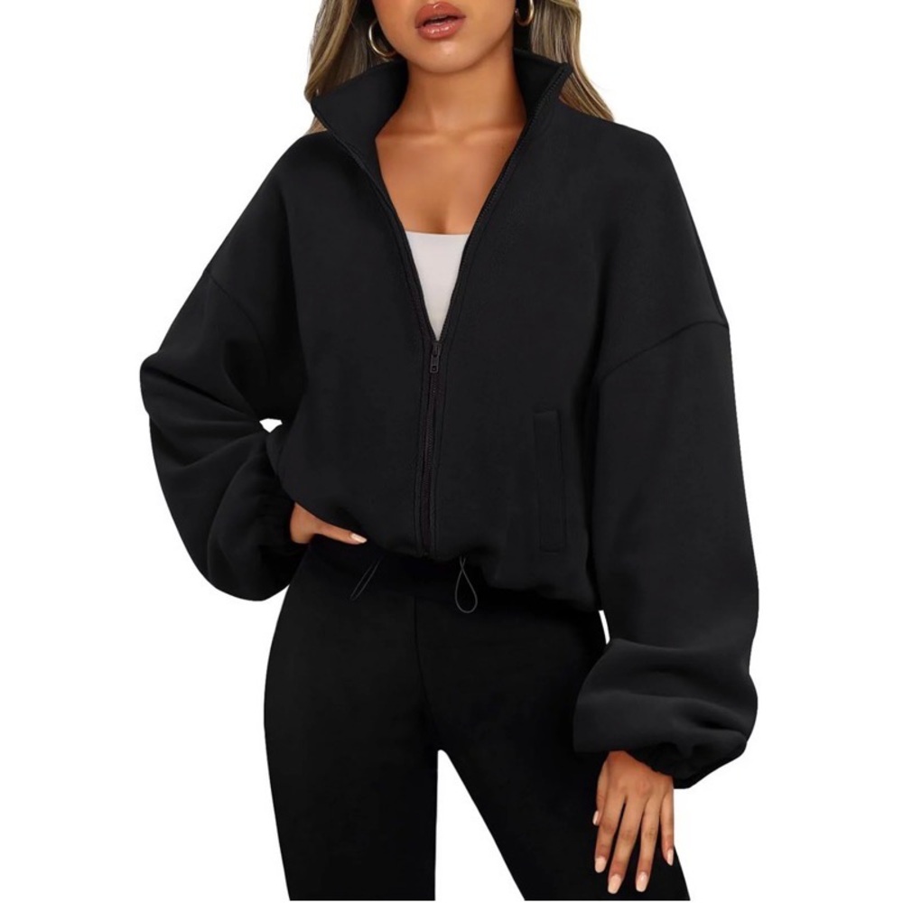 Cropped Sherpa Fleece Black Zip-Up Jacket | Like New Size M